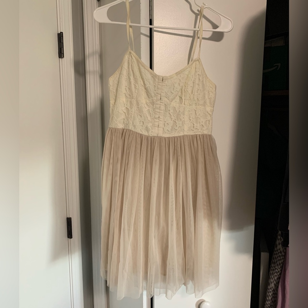 American Eagle cream lace dress. Size 6